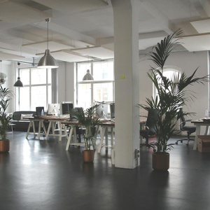 Nave industrial con oficinas en O Ceao